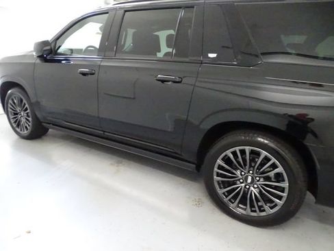 Used 2025 Cadillac Escalade ESV Sport Platinum AWD/4WD image 21