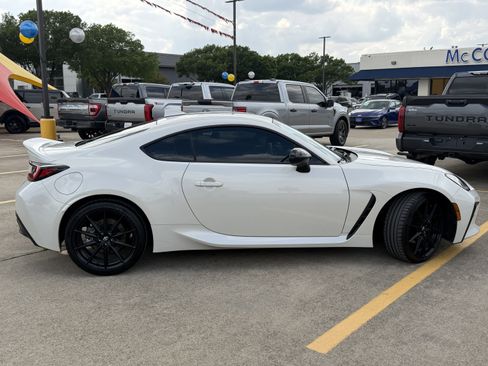 Used 2025 Toyota GR86 Premium w/ ALL Weather Mat Package (TMS) RWD image 4