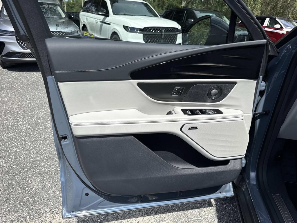 New 2026 Lincoln Nautilus Premier w/ Equipment Group 102A AWD/4WD image 18