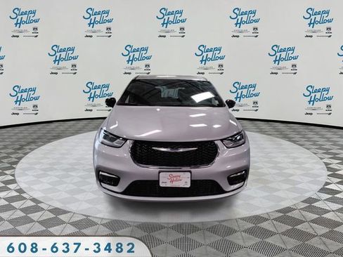 New 2026 Chrysler Pacifica Select image 2