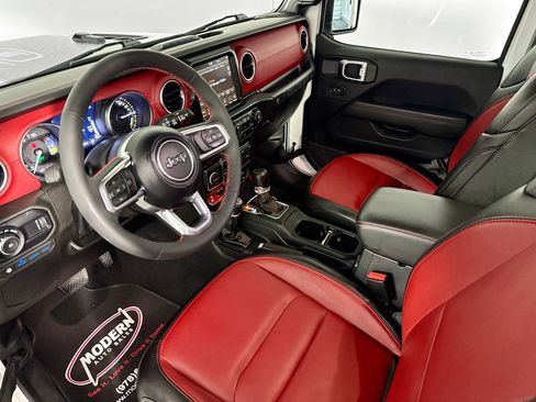Used 2023 Jeep Wrangler Unlimited Rubicon 4xe AWD/4WD image 5
