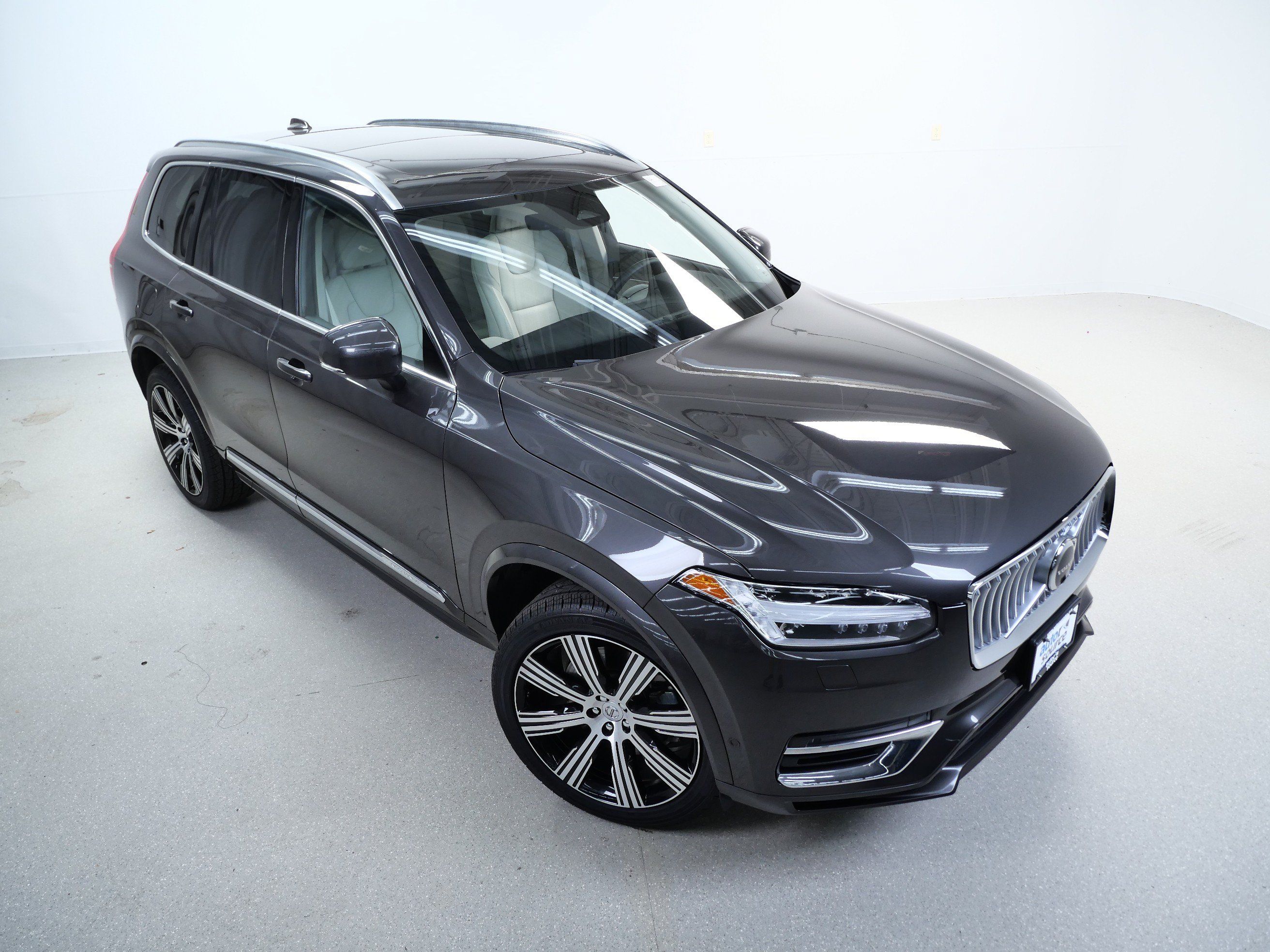 Used 2024 Volvo XC90 T8 Plus w/ Protection Package Premier AWD/4WD image 4