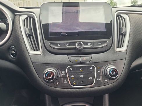 Used 2022 Chevrolet Malibu LT image 25