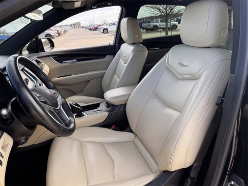 Used 2017 Cadillac XT5 FWD image 24
