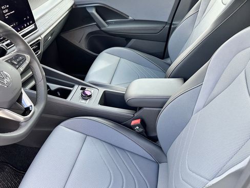 New 2026 Volkswagen Tiguan SE R-Line FWD image 11