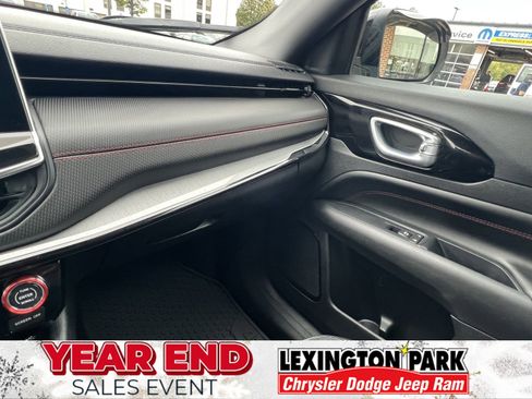 Used 2023 Jeep Compass Trailhawk image 27