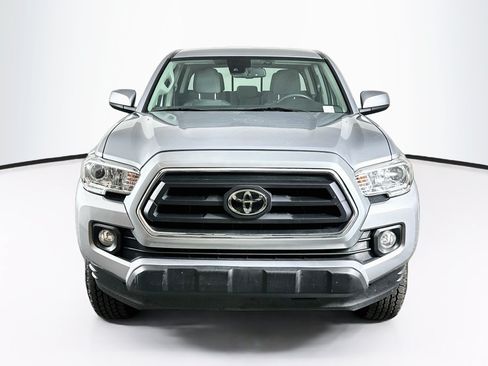 Used 2020 Toyota Tacoma SR5 RWD image 2