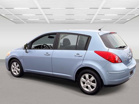 Used 2009 Nissan Versa Hatchback w/ Convenience Pkg FWD image 3
