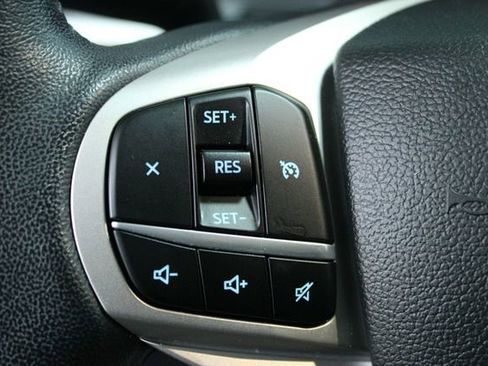 Used 2022 Ford Explorer XLT w/ Equipment Group 202A image 17