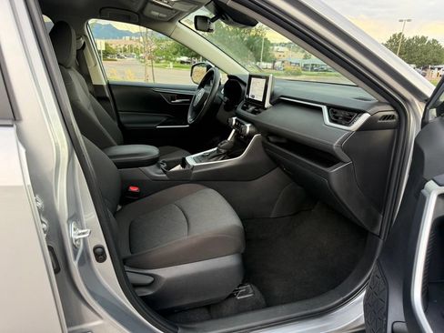 Used 2025 Toyota RAV4 XLE AWD/4WD image 28