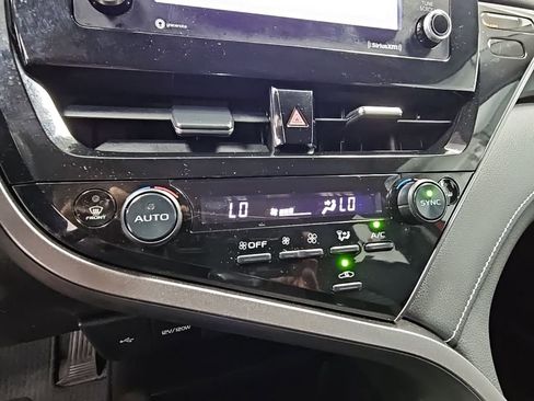 Used 2023 Toyota Camry SE image 18