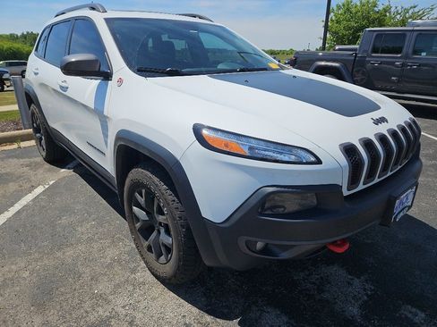 Used 2018 Jeep Cherokee Trailhawk w/ Quick Order Package 27L AWD/4WD image 3
