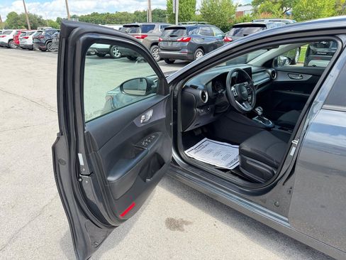 Used 2022 Kia Forte LXS FWD image 12