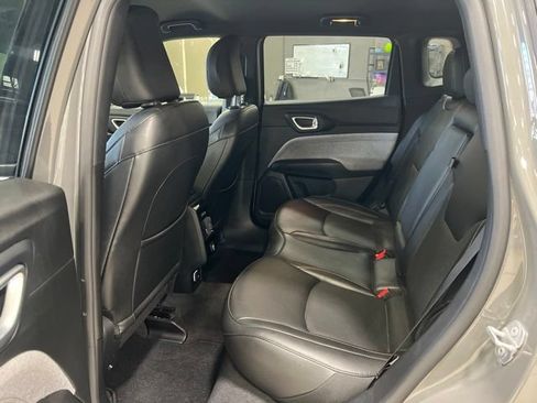 Used 2023 Jeep Compass Latitude AWD/4WD image 12