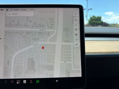 Used 2023 Tesla Model Y Long Range AWD/4WD image 23