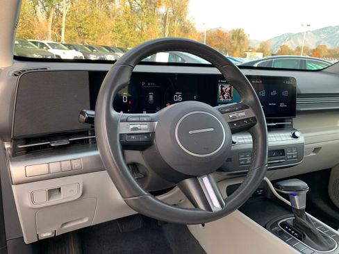 Used 2025 Hyundai Kona SEL image 34