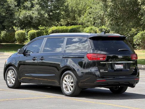 Used 2020 Kia Sedona EX FWD image 7