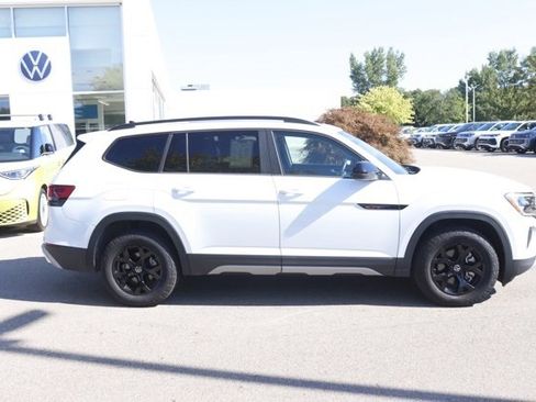 Used 2024 Volkswagen Atlas Peak Edition SE image 2