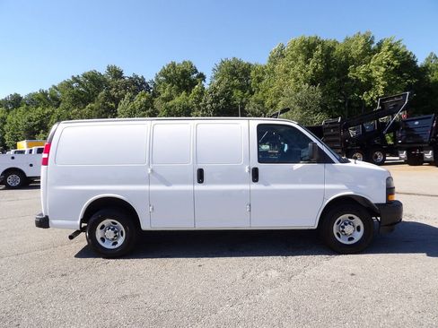 Used 2021 Chevrolet Express 2500 w/ Safety Package RWD image 9