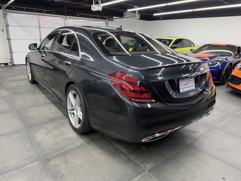 Used 2019 Mercedes-Benz S 560 4MATIC Sedan w/ AMG Line Exterior image 4