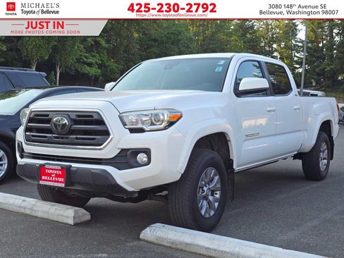 Used 2018 Toyota Tacoma SR5 AWD/4WD image 1