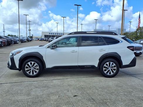 Used 2025 Subaru Outback Premium AWD/4WD image 3
