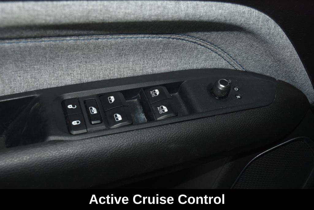 Used 2025 Jeep Compass Latitude w/ Sun & Sound Group AWD/4WD image 24