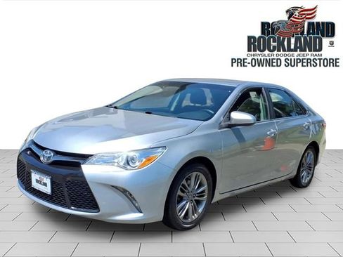 Used 2015 Toyota Camry SE FWD image 1