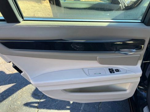 Used 2009 BMW 750i RWD image 13