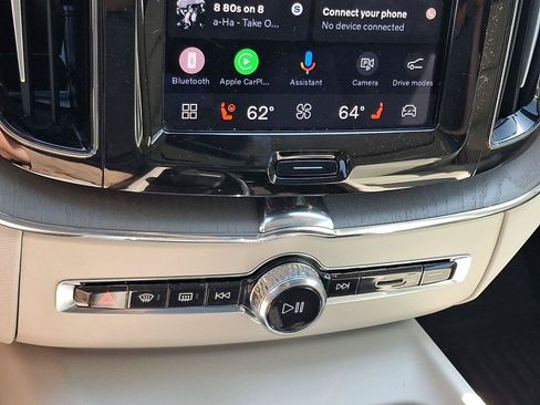 Certified 2023 Volvo XC60 B5 Plus w/ Climate Package AWD/4WD image 15