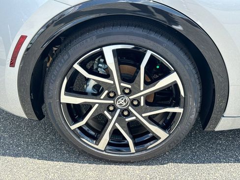 New 2025 Toyota Prius Plug-In Hybrid image 17