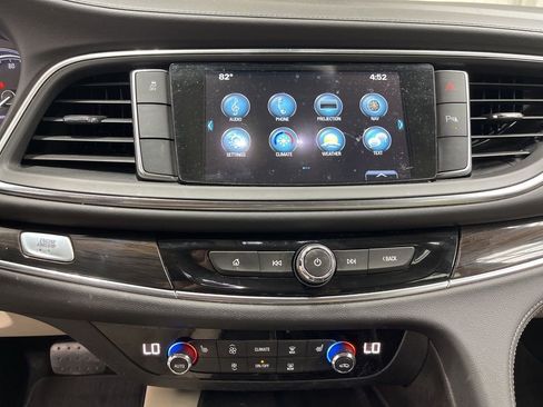 Used 2018 Buick Enclave Essence image 13
