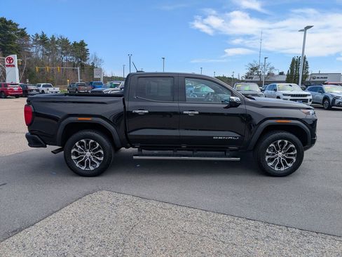 Used 2023 GMC Canyon Denali w/ Denali Black Edition image 7
