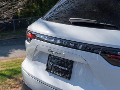 Certified 2023 Porsche Cayenne S image 15