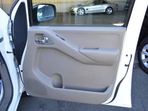 Used 2014 Nissan Frontier SV w/ SV Value Truck Package image 32