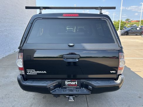 Used 2014 Toyota Tacoma 4x4 Double Cab w/ TRD Sport Package image 5