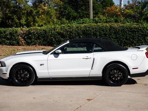 Used 2010 Ford Mustang GT Premium image 30