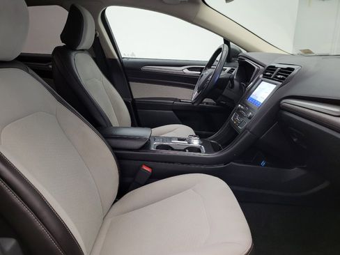 Used 2020 Ford Fusion SE w/ Equipment Group 151A image 21