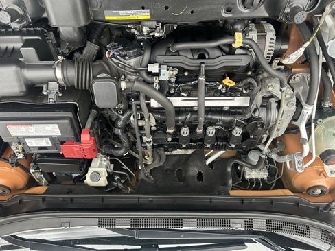 Used 2019 Nissan Kicks SR image 14