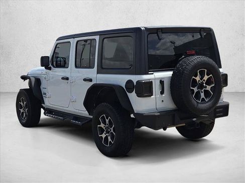 Used 2018 Jeep Wrangler Unlimited Sahara AWD/4WD image 7