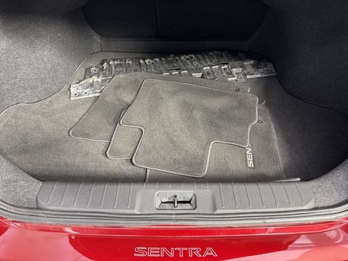 Used 2025 Nissan Sentra SR w/ SR Premium Package FWD image 34