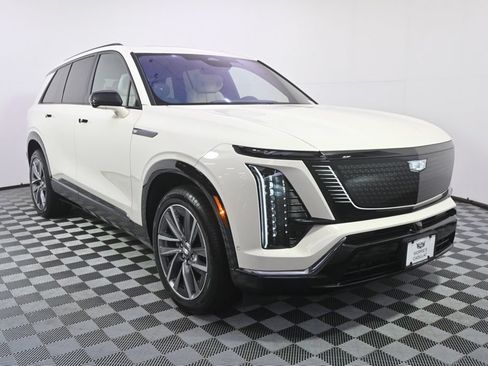 New 2027 Cadillac Vistiq Sport w/ LPO, Floor Liner Package AWD/4WD image 9