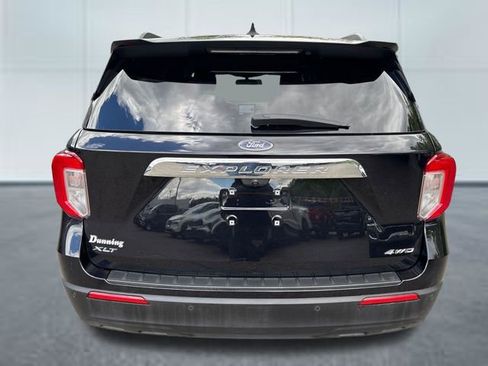 Used 2022 Ford Explorer XLT AWD/4WD image 3