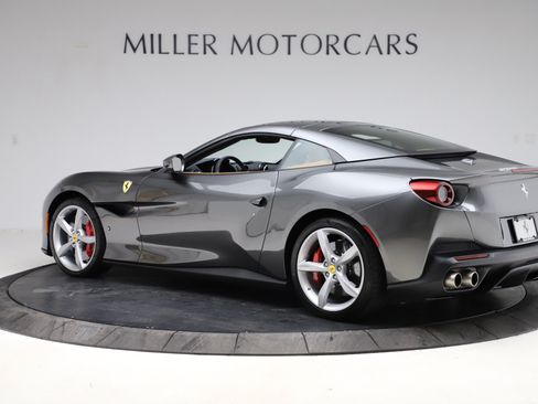 Certified 2020 Ferrari Portofino RWD image 15