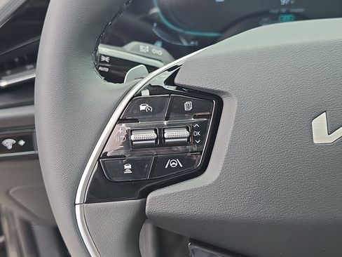 New 2026 Kia Niro EX FWD image 29