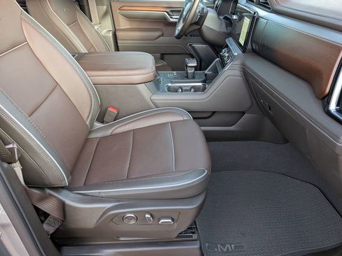 Used 2025 GMC Sierra 1500 Denali image 12