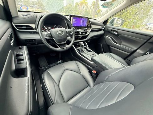 Used 2023 Toyota Highlander L image 21