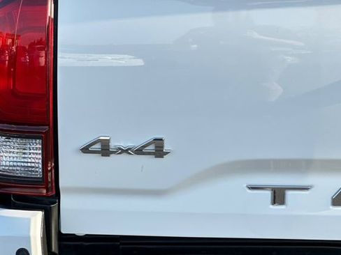 Certified 2021 Toyota Tacoma SR5 image 30