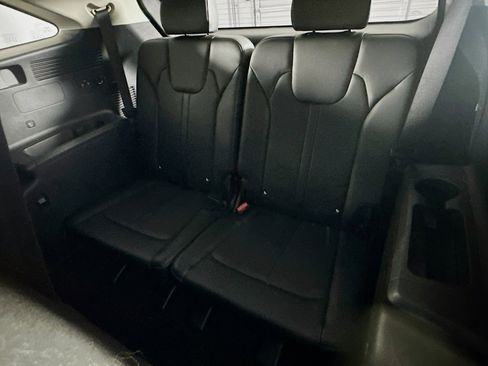 Used 2024 Kia Sorento S image 29