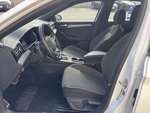 Used 2025 Volkswagen Jetta Sport image 28